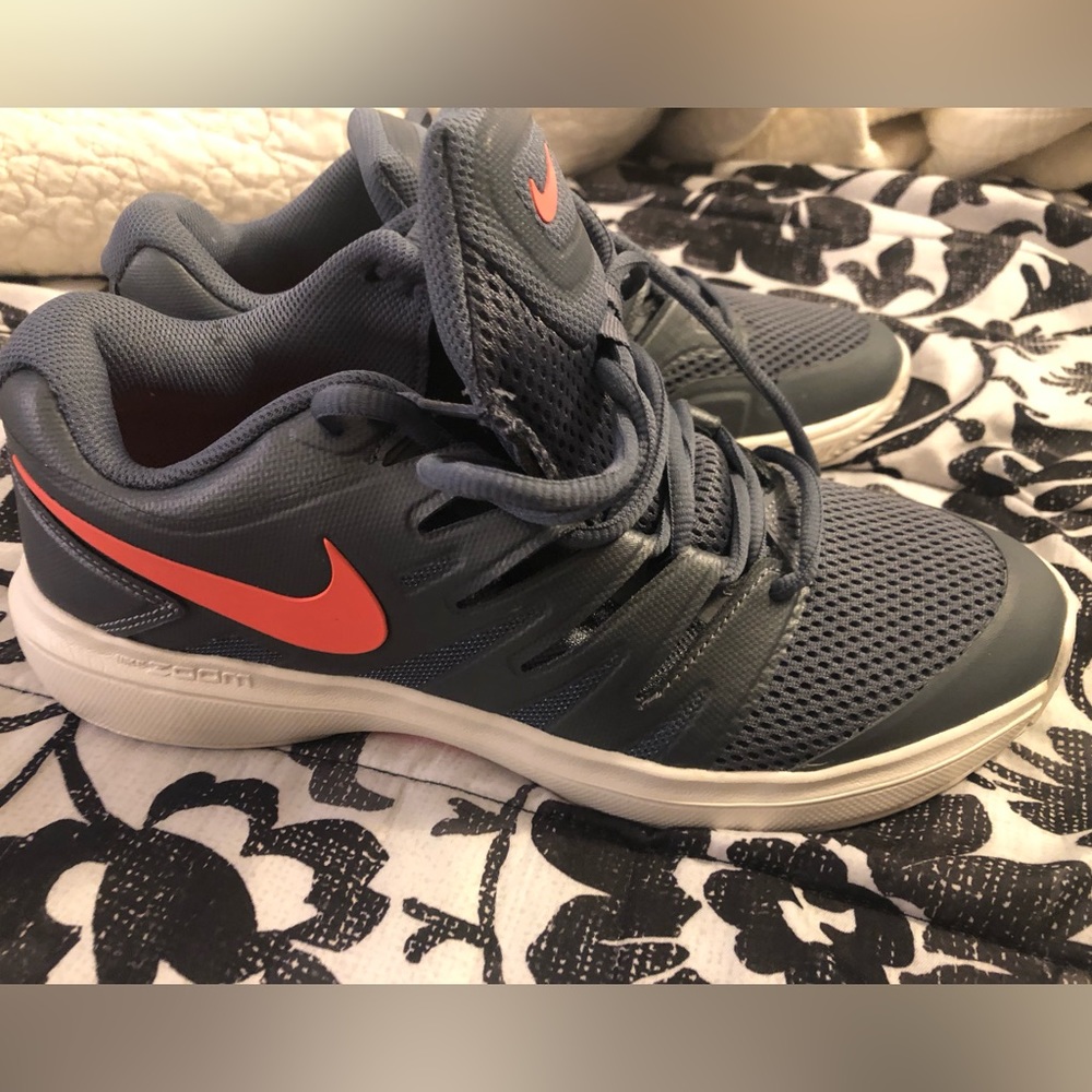 Women’s Nike zoom size 11 *new w/o tags or box*